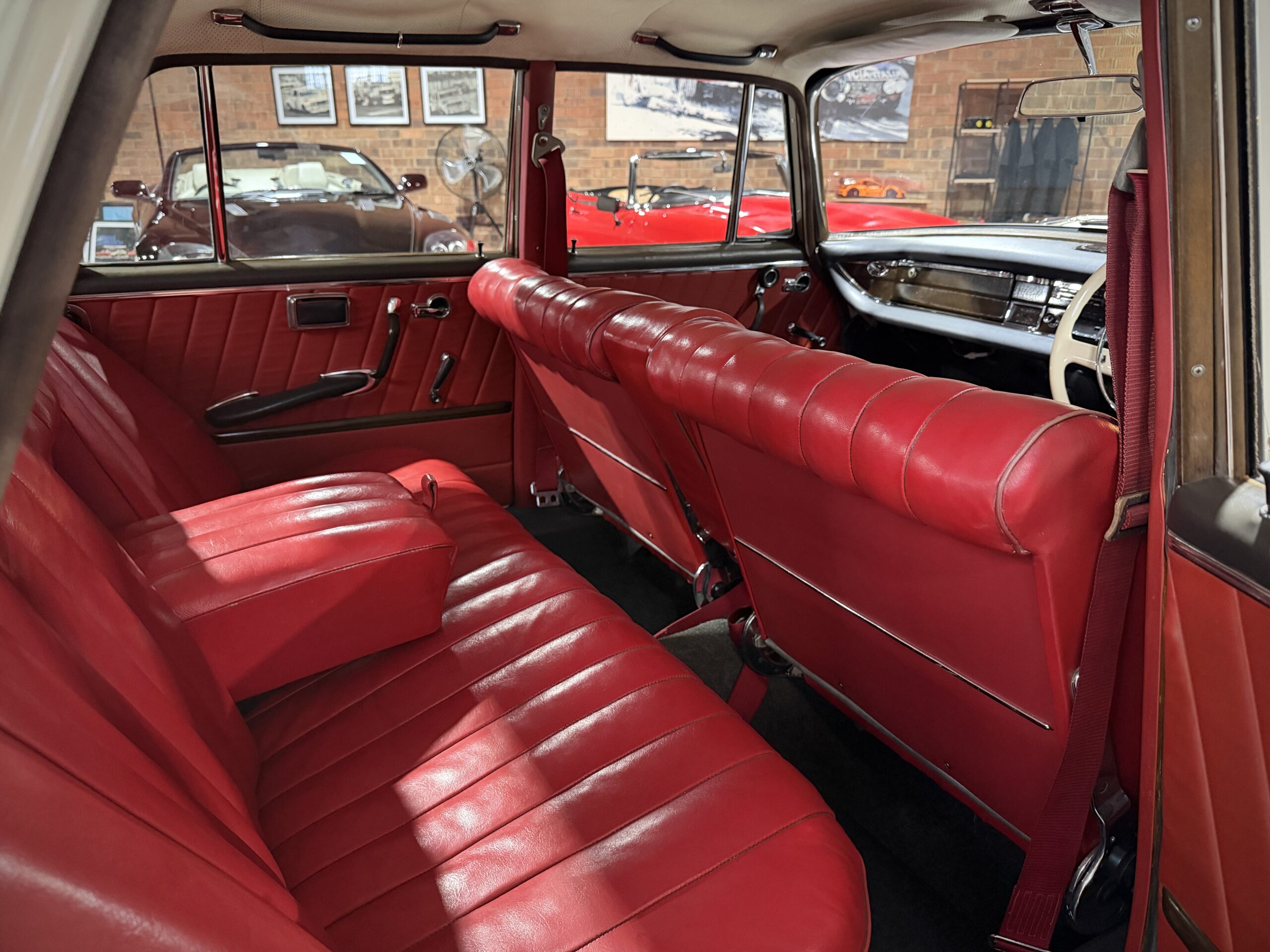 1965 Mercedes Benz 220 S W111