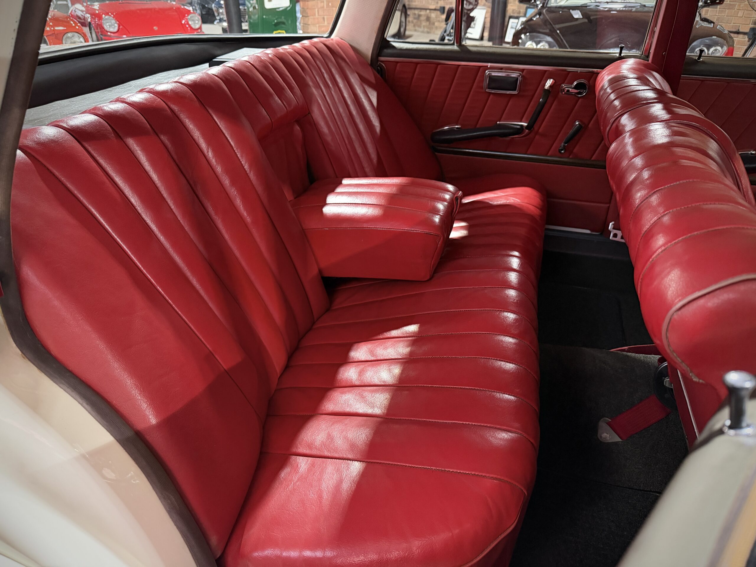 1965 Mercedes Benz 220 S W111