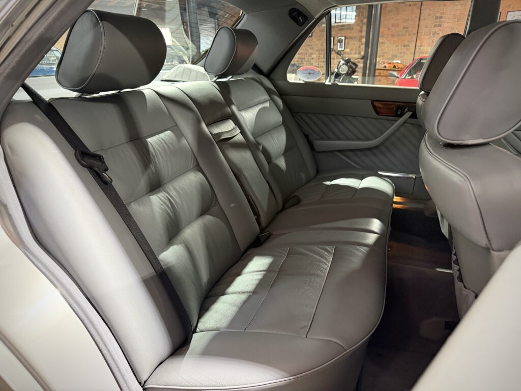 1992 Mercedes Benz 300SE