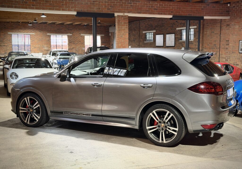 2013 Porsche Cayenne GTS