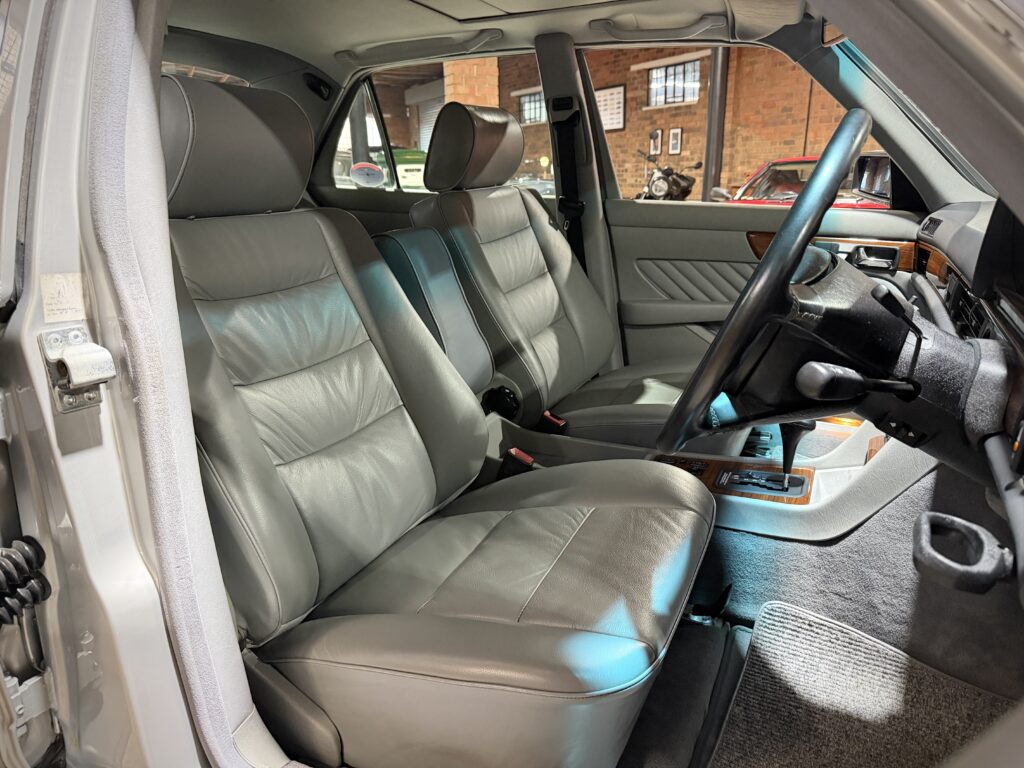 1992 Mercedes Benz 300SE