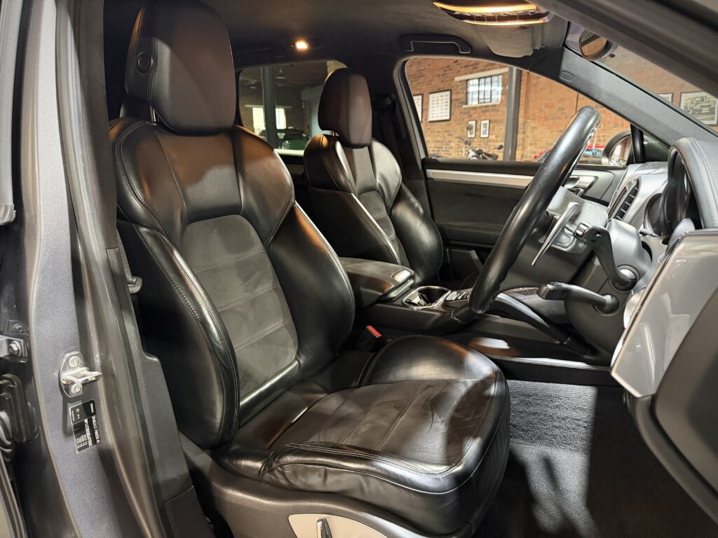 2013 Porsche Cayenne GTS
