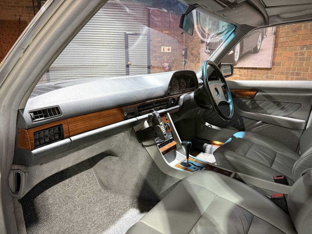1992 Mercedes Benz 300SE