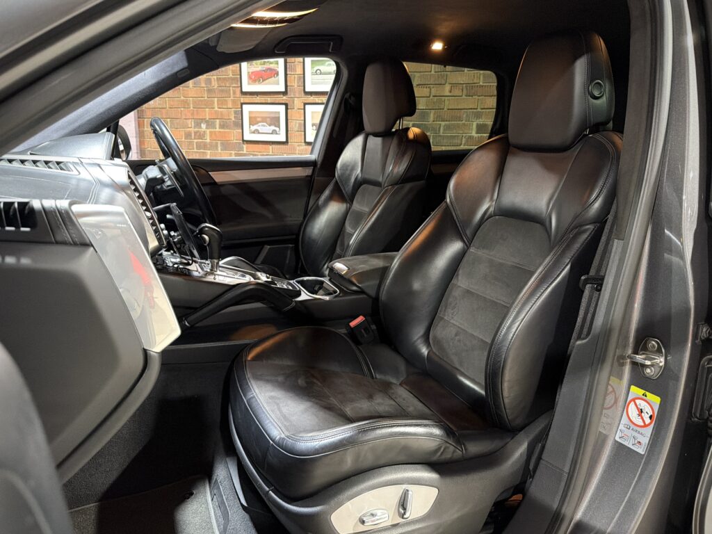 2013 Porsche Cayenne GTS
